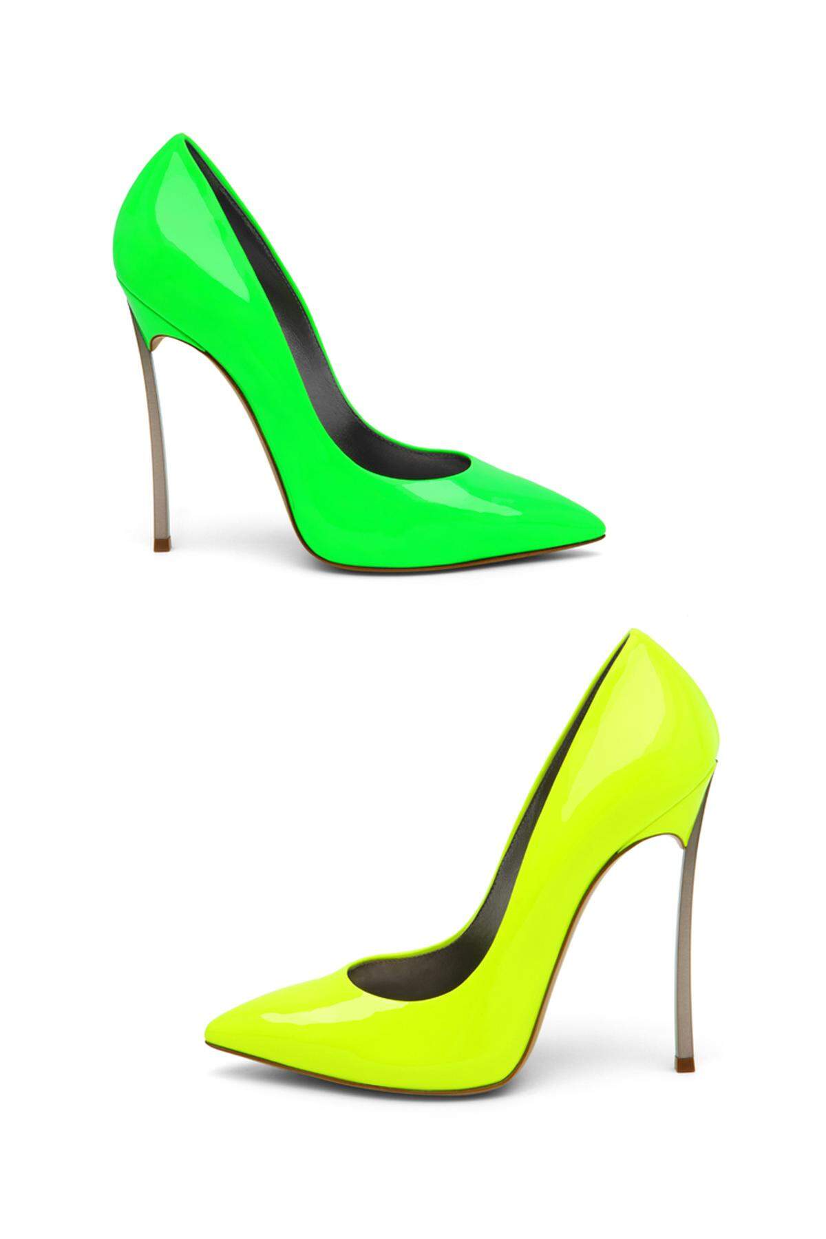 In Neonfarben leuchten die Stiletto-Heels von Casadei.