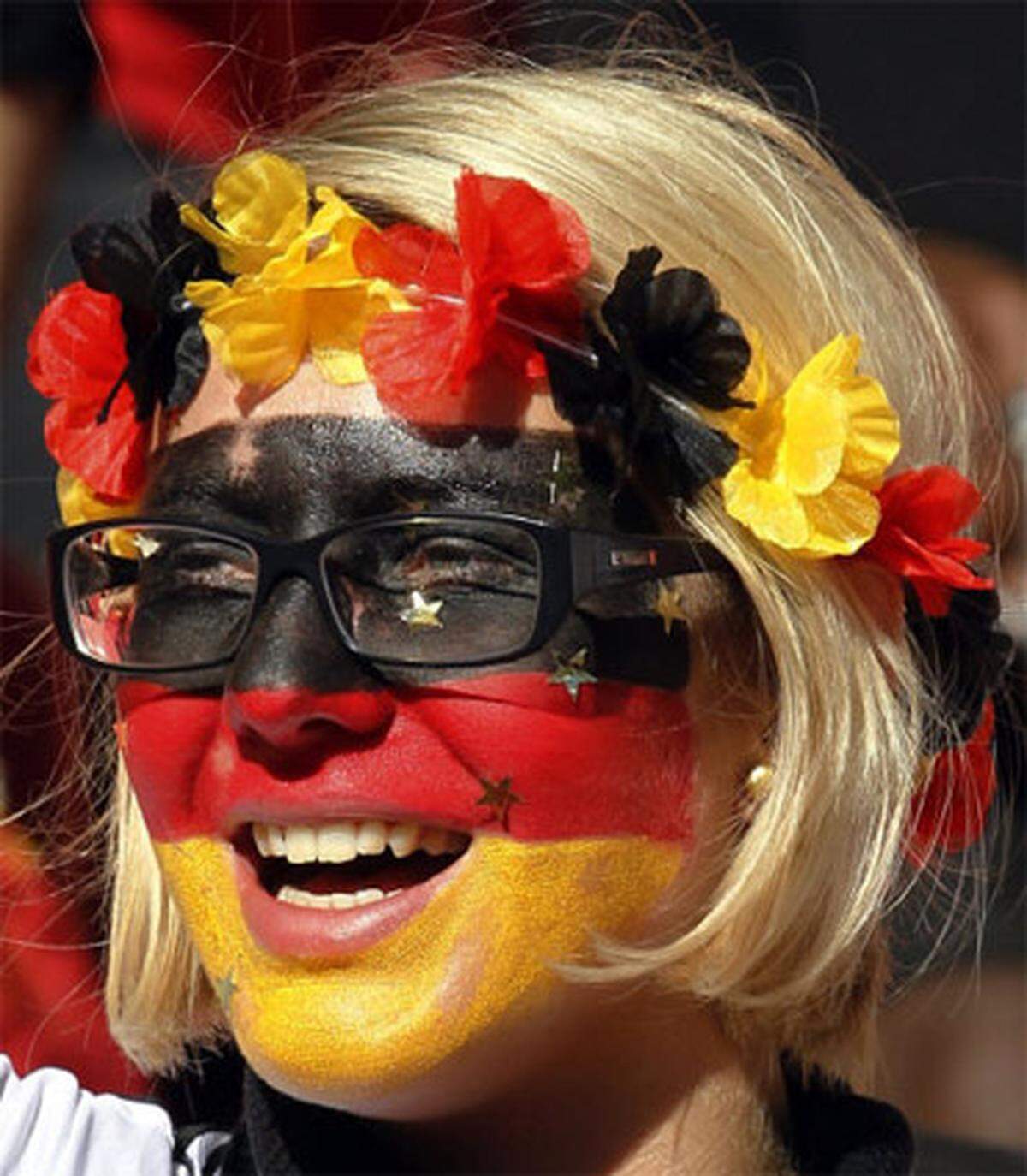 Mit viel Optimismus starteten die deutschen Fans ins Match gegen Serbien - doch die ganze deutsche Gründlichkeit beim Schminken half nicht viel.