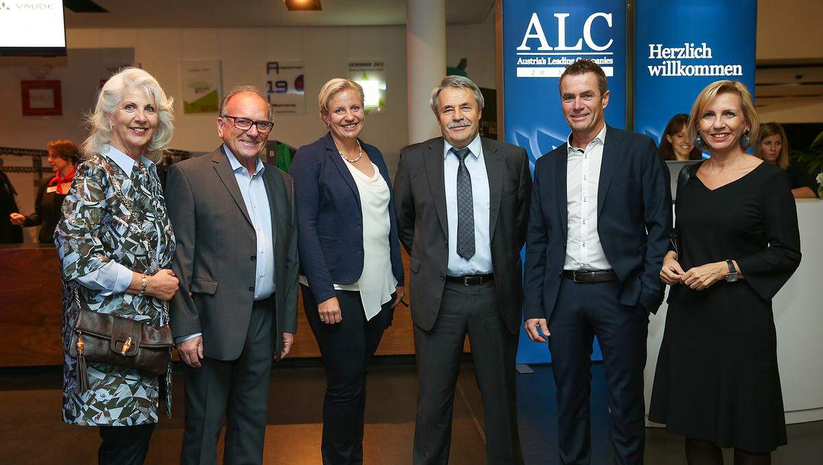 Top-Wirtschaftsrunde bei ALC am Bodensee (v. li.): Karin und Manfred Amann (Amann, die DachMarke), Daniela Rohner, Hans-Peter Flatz und Michael Horner (alle drei Flatz GmbH) sowie Zero Projekt-Repräsentantin Karin Praniess-Kastner.