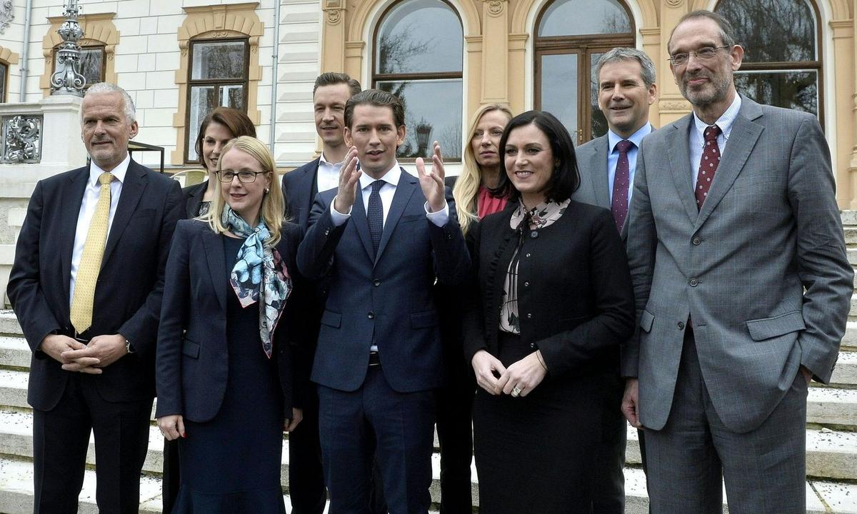 Das neue ÖVP-Regierungsteam: Josef Moser, Karoline Edtstadler, Margarete Schramböck, Gernot Blümel, Sebastian Kurz, Juliane Bogner-Strauß, Elisabeth Köstinger, Hartwig Löger und Heinz Faßmann
