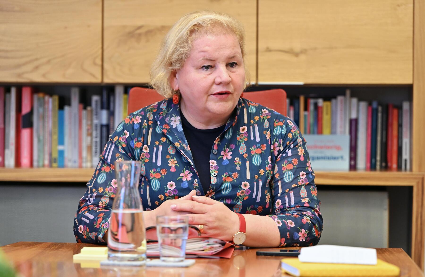Schumann legt Entwurf zur Lohntransparenz vor