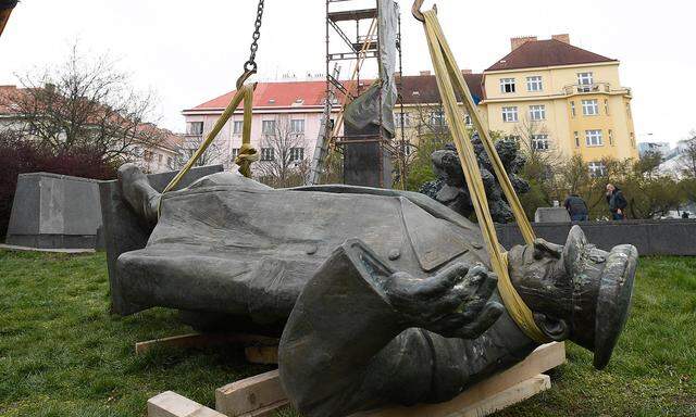 Denkmalsturz: Sowjet-Marschall Iwan Konjew, demontiert in Prag, im April 2020.
