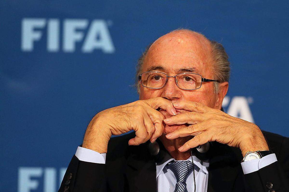 "Geschockt und tief traurig über den plötzlichen Tod meines Freundes Udo Jürgens", zeigte sich auch FIFA-Boss Joseph Blatter. "Meine Gedanken sind bei der Familie."