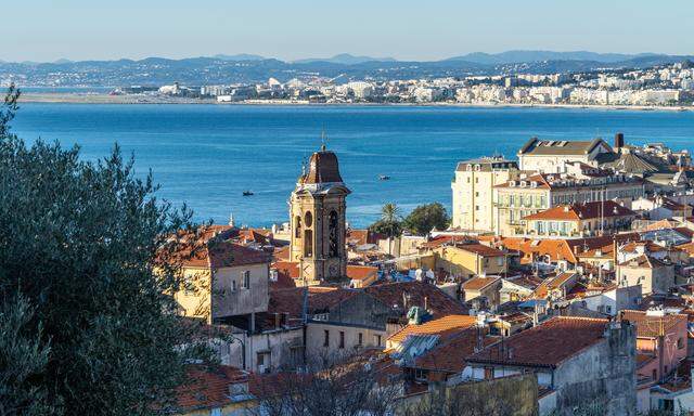 Trotz steigender Zinsen und Kaufkraftsorgen boomen weiterhin Luxusimmobilien an der Côte d‘Azur.