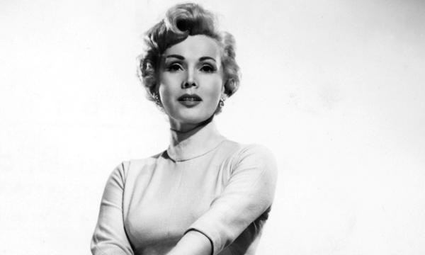 Ahnherrin der Glamour Girls, aber noch ganz Dame: Zsa Zsa Gabor, geboren im Ersten Weltkrieg. 