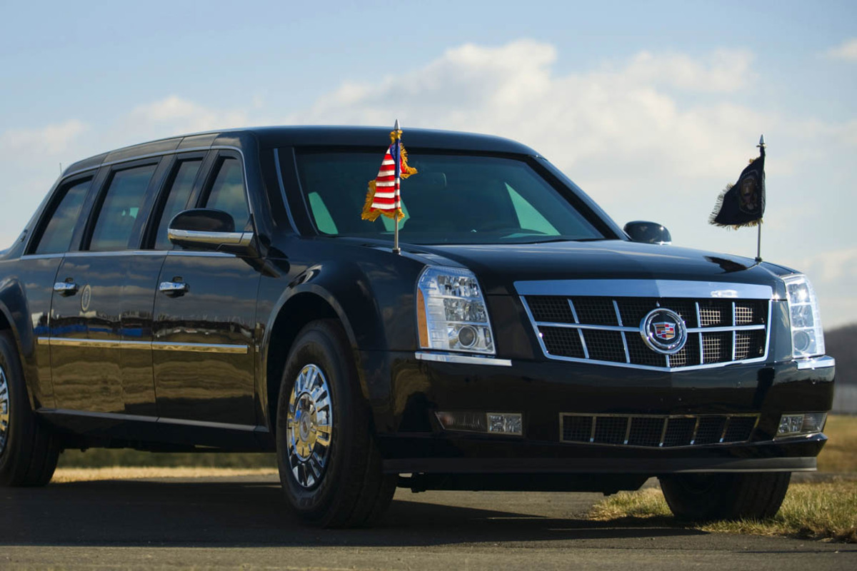 Die Cadillac-Spezialanfertigung ist so gebaut, dass sie sogar Raketenangriffen standhalten kann. Der Innenraum ist komplett versiegelt, um chemische Anschläge abzuwehren. Das Gewicht der Karosse soll zwischen sechs und sieben Tonnen liegen.