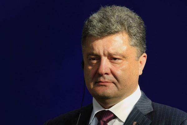 Der ukrainische Präsident Petro Poroschenko hat als "terroristischen Akt" bezeichnet. Poroschenko halte die Tragödie "weder für einen Zwischenfall, noch für eine Katastrophe", sagte Präsidentensprecher Swjatoslaw Zegolko.