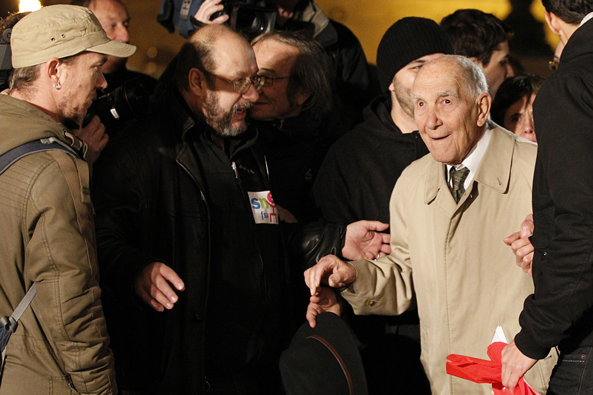 Hessels Mutter stand für den Film "Jules und Jim" des französischen Regisseurs François Truffaut Modell. Es geht darin um die Geschichte einer Frau, die von zwei Freunden geliebt wird. Der Schriftsteller Henri-Pierre Roché hatte die Dreiecksbeziehung zwischen Helen Grund, Franz Hessel und ihm in dem Roman "Jules und Jim" verarbeitete.