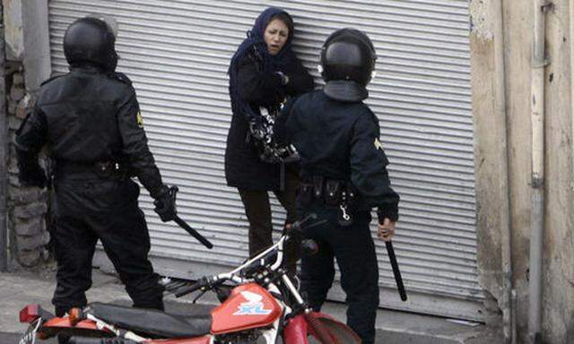  Polizei in Teheran