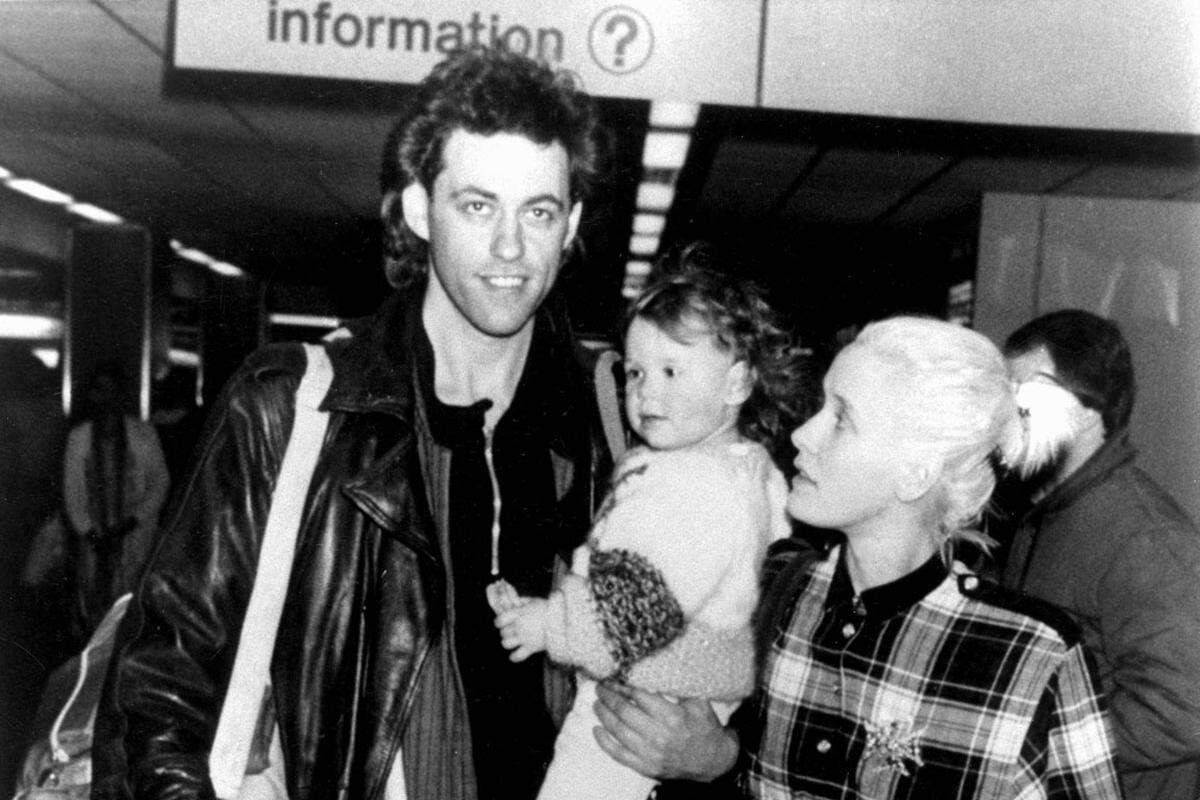 Bob Geldofs Beziehung zur Mutter der verstorbenen Peaches verlief auch nicht harmonisch. Die Fernsehmoderatorin verließ ihn trotz der drei gemeinsamen Kinder (Fifi Trixibelle, Peaches Honeyblossom und Little Pixie) für Michael Hutchence, den Sänger der Band "INXS".