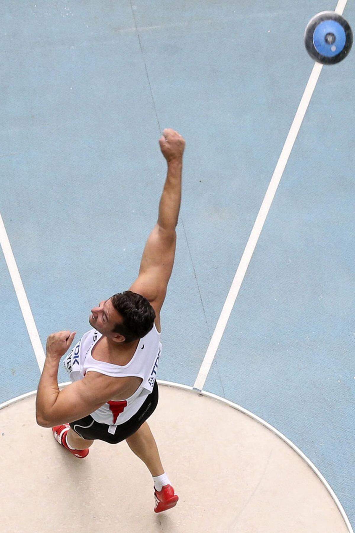 Diskuswerfer Gerhard Mayer ist in der Qualifikation ausgeschieden. Der 33-Jährige brachte es bei seinem besten der drei Versuche auf 59,85 m und wurde 18., nur die Top-12 kamen ins Finale. Dafür wären 62,45 m notwendig gewesen. Bester war der deutsche Topfavorit Robert Harting mit 66,62 m.