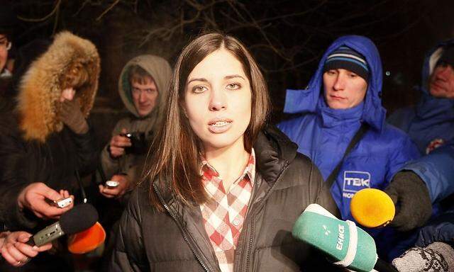 Nadeschda Tolokonnikova nach ihrer Freilassung aus dem Straflager in Sibirien.
