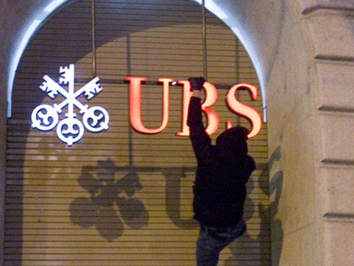 Ebenfalls mit zwei Banken ist die Schweiz vertreten - die "billigere" davon ist die UBS, die man um 55,2 Milliarden Dollar kaufen könnte.