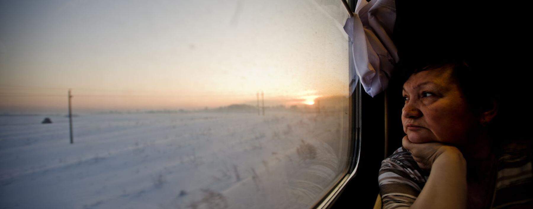 Der Zug springt zwischen den Zeitzonen – und vor dem Fenster liegt endlose Weite.