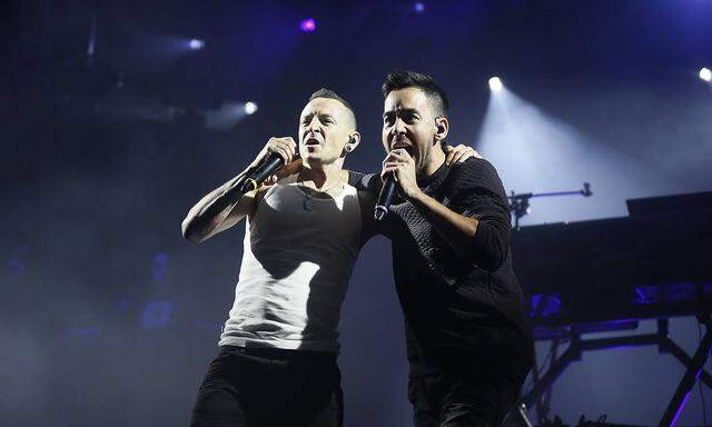 August 26 2014 Falcon Heghts Minnesota USA Chester Bennington lead vocals left and Mike Shino