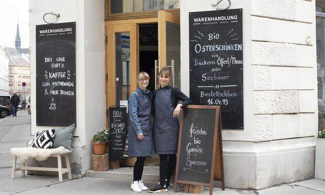Die beiden Schwestern Stephanie Wanits (l.) und Christiane Wenighofer-Wanits betreiben die Warenhandlung nahe den Sofiensälen im dritten Bezirk.