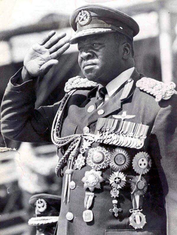 Einer der schwärzesten Momente der UN-Vollversammlung: Der Auftritt des ugandischen Diktators Idi Amin. In der ordensgeschmückten Uniform eines Feldmarschalls forderte der Despot 1975 nicht nur den Ausschluss Israels aus den Vereinten Nationen, sondern auch die "Auslöschung" Israels als Staat. Viele verabschiedeten Amin mit tosendem Beifall.