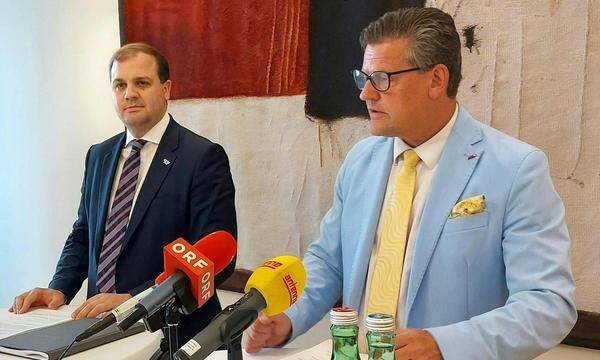 Klagenfurts Bürgermeister Christian Scheider (rechts) ergreift rechtliche Schritte.