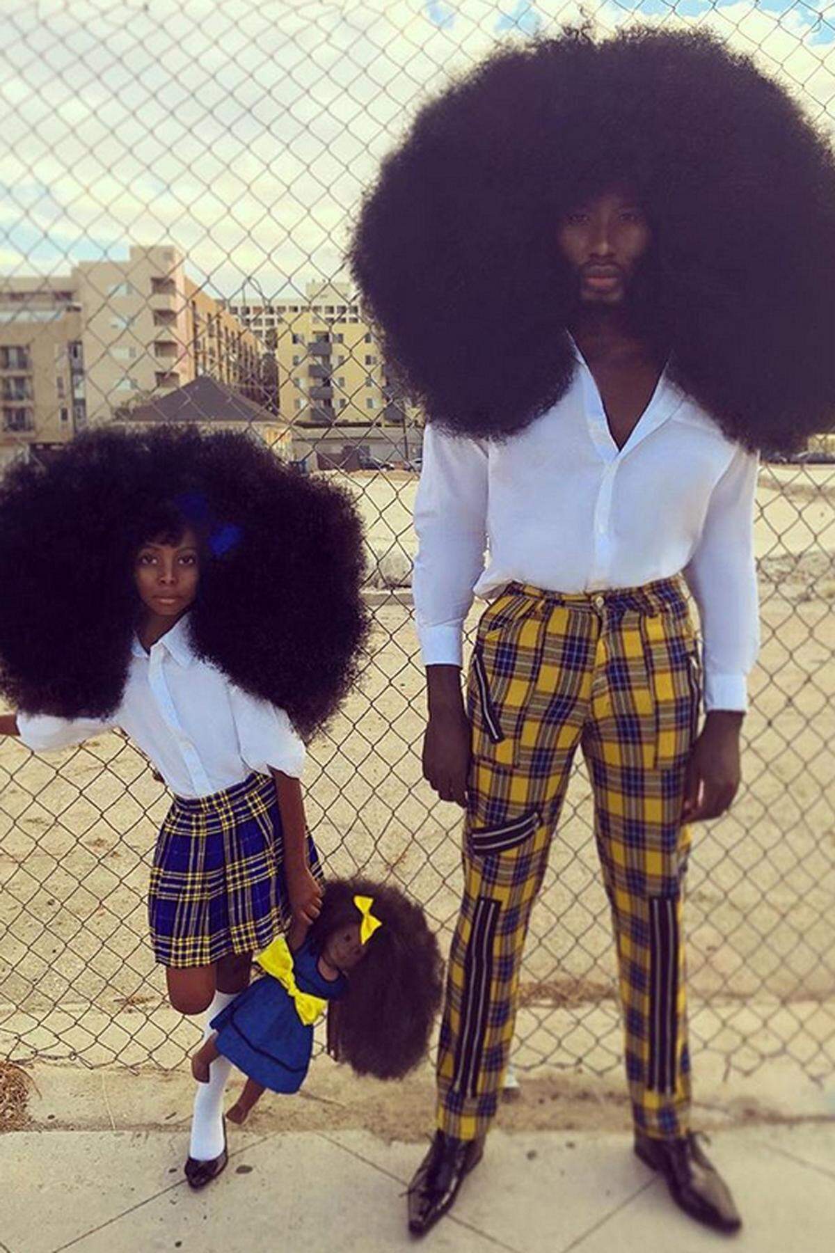 Oversize-Afro, hoch aufgetürmt oder lange Zapfenlocken - auf der Social-Media-Plattform setzt der gebürtige New Yorker seine Haarpacht vielfältig in Szene. Seine Tochter tut es ihm gleich.