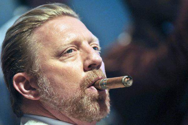 Alle anderen hier genannten prominenten Steuersünder wurden vor dieser Verschärfung ertappt. Boris Becker ist einer der Prominenten, der bei einer früheren Festsetzung der Grenze von einer Million Euro ins Gefängnis gemusst hätte. Becker wurde 2002 in München zu zwei Jahren Gefängnis auf Bewährung und insgesamt 500.000 Euro Geldbuße verurteilt, weil er 1,7 Millionen Euro an Steuern hinterzogen hatte.