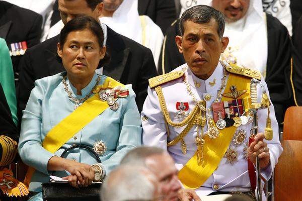Kronprinz Maha Vajiralongkorn und Prinzessin Maha Chakri Sirindhorn aus Thailand.
