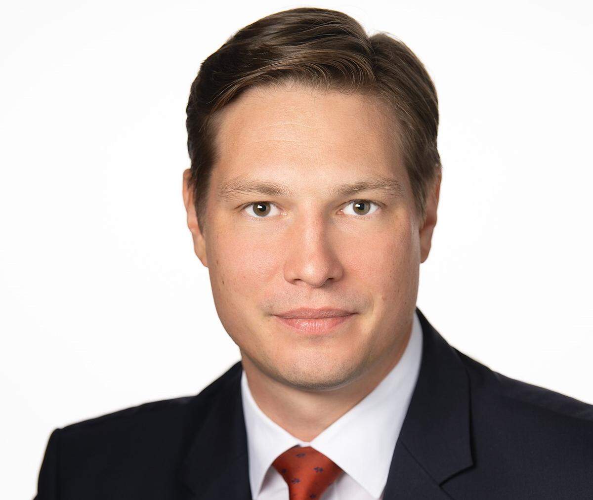 Franz Scheibenecker (Bild) ist Teamleiter der Investmentabteilung bei der ÖRAG Immobilien Vermittlung GmbH. Er war zuletzt als Senior Investment Makler in der EHL Investment Consulting und davor im Bereich Wirtschaftsprüfung und Unternehmensberatung tätig. Scheibenecker ist Immobilientreuhänder und Mitglied der Royal Institution of Chartered Surveyors (RICS).  