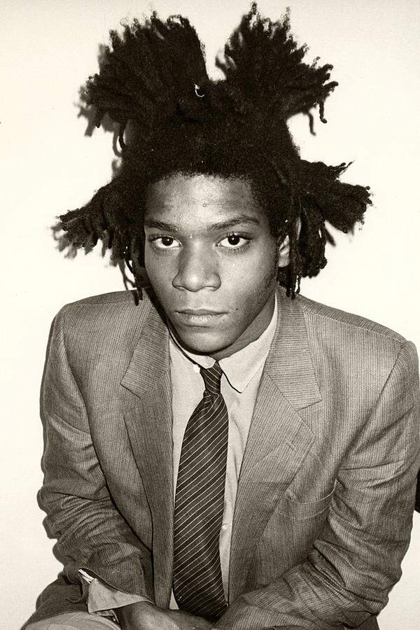 Jean-Michel Basquiat war nicht nur Graffiti-Künstler und Maler, sondern auch Musiker. Mit seiner Noise-Rock-Band Gray trat er unter anderem im legendären Club CBGB auf.Depressionen und Drogen waren Wegbegleiter Basquiats. Mit dem Tod seines Freundes Andy Warhol 1987 isoliert er sich mehr und mehr. 1988, noch vor seinem 28. Geburtstag, stirbt er nach einer Heroin-Kokain-Überdosis.