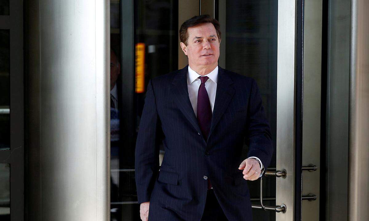 FILE PHOTO - Former Trump campaign manager Manafort departs after a bond hearing at U.S. District Court in Washington