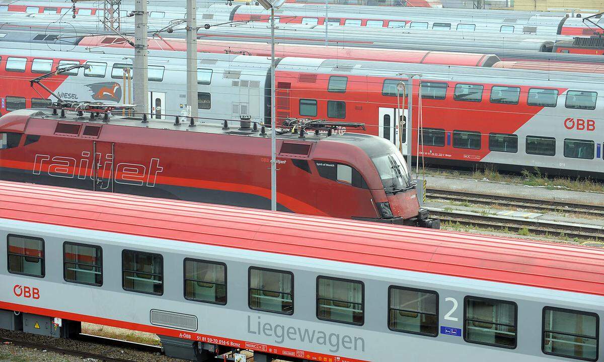 Index: 26,2 An zweiter Stelle lagen heuer die ÖBB mit 6237 Beiträgen. Das dürfte allerdings einem Sondereffekt geschuldet sein: Die heimische Bahn kam im Vorjahr intensiv im Ressort Innenpolitik vor, was auf den ehemaligen ÖBB- und nunmehrigen SPÖ-Vorsitzenden Christian Kern und seinen Wahlkampf zurückzuführen ist.