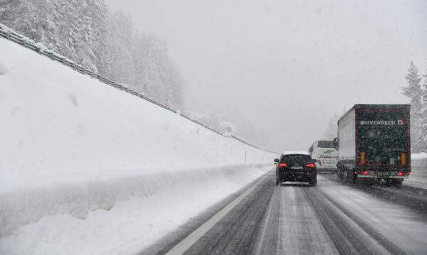 Die Tauernautobahn A10 am Dienstag.