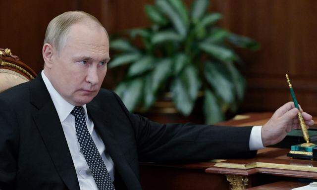 Putin wird vom Ex-Geheimdienstoffizier dafür kritisiert, Befehlshaber zu ernennen, die für häufige Misserfolge in Moskaus Angriffskrieg gegen die Ukraine verantwortlich seien.