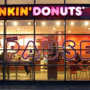 29 12 09 Dunkin Donuts im Bahnhof Berlin Spandau