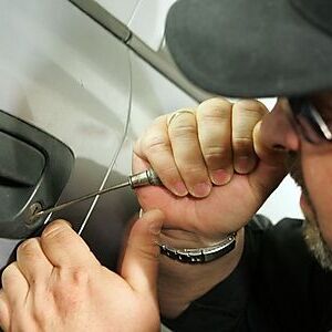 SYMBOLBILD: AUTODIEBSTAHL