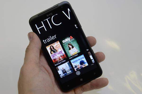 Der Dienst "HTC Watch", der es ermöglichen soll, aus einer Online-Bibliothek aktuelle Filme zu leihen oder kaufen, funktionierte auf unserem Testgerät nicht. Es wurde laut Fehlermeldung nicht als HTC-Gerät erkannt. Lediglich acht Trailer ließen sich ansehen.