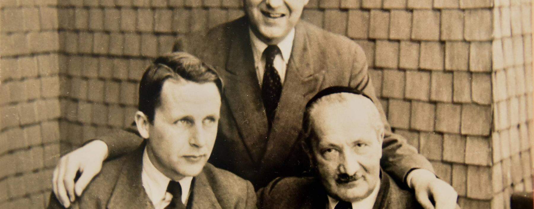 Martin Heidegger mit Jean Beaufret und Hermann Heidegger im Schloß Messkirch (Deutschland)