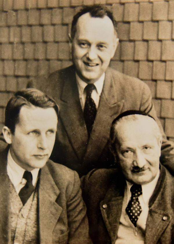 Martin Heidegger mit Jean Beaufret und Hermann Heidegger im Schloß Messkirch (Deutschland)