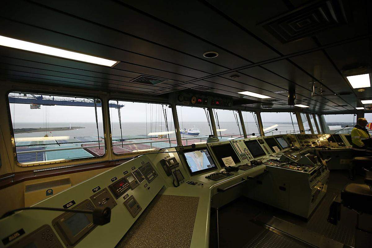 Dennoch lösen sich die Containerriesen an der Spitze ab. Bis vor kurzem war noch die Triple-E-Klasse der Reederei Maersk den Titel ...