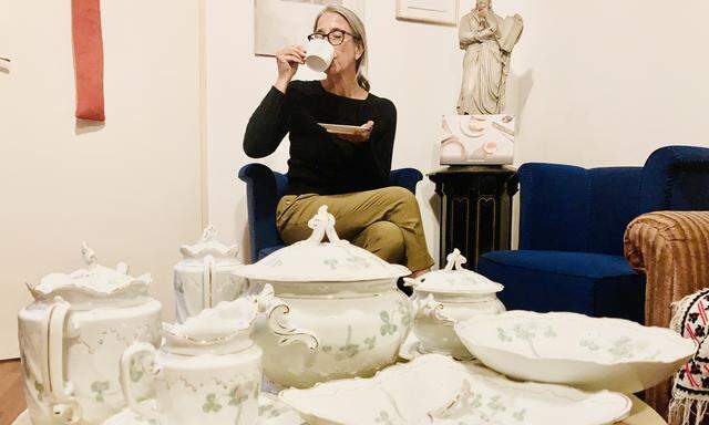 Kreatives Arbeiten – und dazu gehört auch Tee trinken: Foodartist Judith Larcher in ihrer Wohnung im 7 Bezirk.  