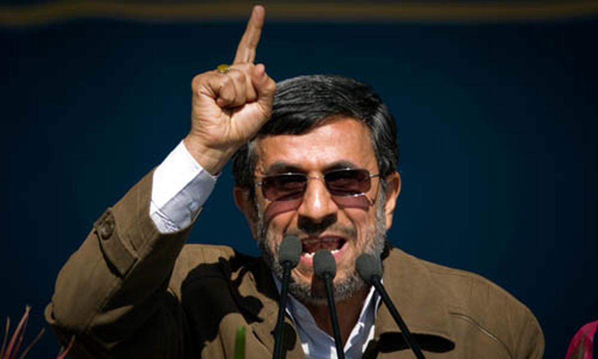 Weltweit existieren noch rund 20.500 nukleare Sprengköpfe, die meisten davon, rund 11.000, in Russland. Und auch das Mullah-Regime von Mahmoud Ahmadinejad soll bekanntlich an einer Atombombe basteln. Mit oder ohne das iranische Atomprogramm: Die atomare Gefahr ist eben noch nicht gebannt.