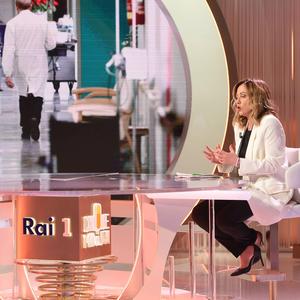 Archivbild. Italiens Regierungschefin Giorgia Meloni zu Gast in der RAI-Sendung von Bruno Verspa „Cinque minuti“.