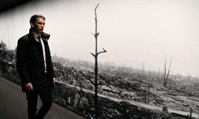 Bundeskanzler Kurz, hier in  Hiroshima, gab der „Presse am Sonntag“ am Rande seiner Ostasien-Reise