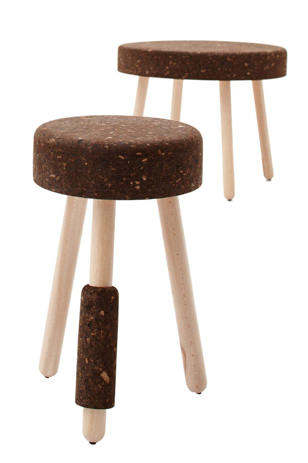 Der „continental &amp; bedlington poodle milk stool“ von wiid.design, Laurie Wiid van Heerden aus Kapstadt: ein Melkschemel.