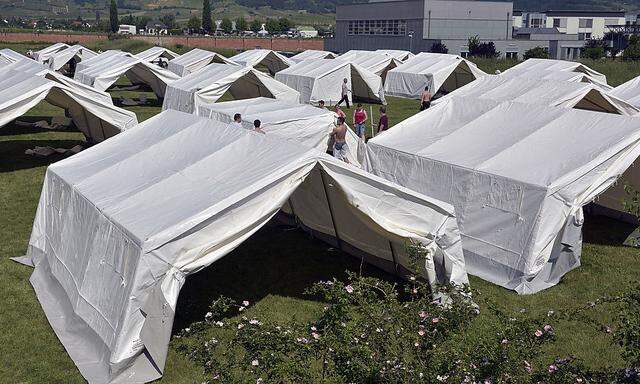 Zelte für Asylwerber 