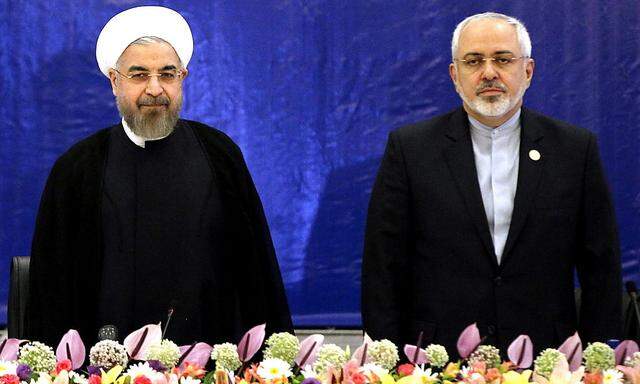Irans Premier Rohani und Außenminister Zarif wollen ein Ende der Sanktionen gegen ihr Land.