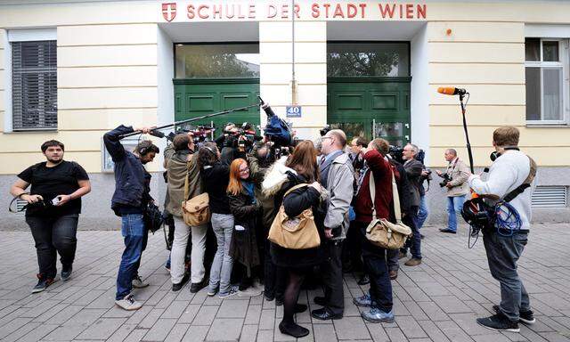 Großes Medieninteresse um FPÖ-Chef Strache. Die Meinungsforscher haben ihn diesmal ausnahmsweise überschätzt.