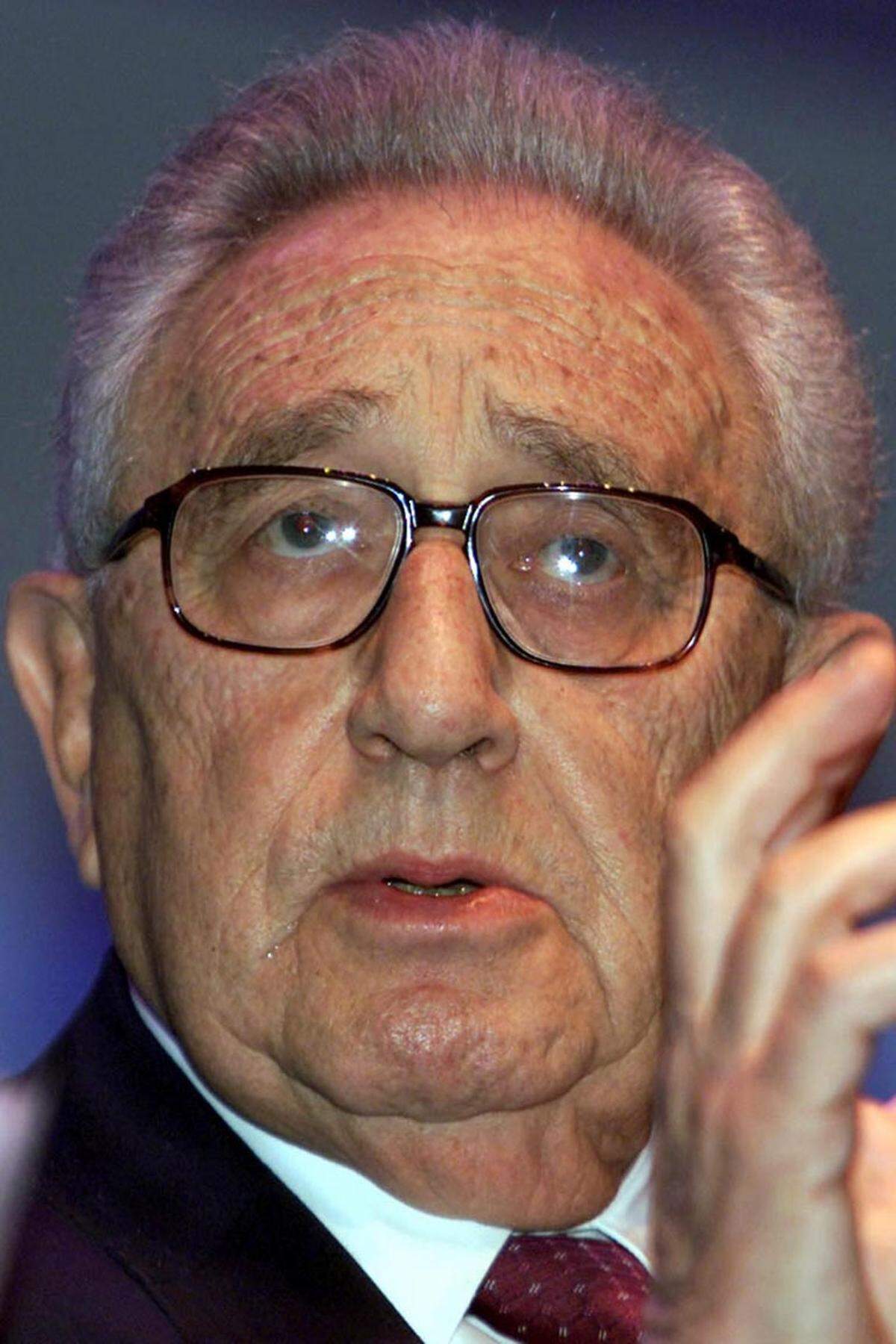 "Henry" wurde unter dem Namen Heinz Alfred Kissinger am 27. Mai 1923 als Sohn eines jüdischen Lehrers in Fürth (Bayern) geboren. Er flüchtete 1938 mit seinen Eltern vor den Nazis in die USA. Dort machte der Hochbegabte nach einem Studium an der Harvard-Universität schnell politisch Karriere.