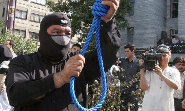 Archivbild: Vorbereitung auf eine Hinrichtung in Teheran.