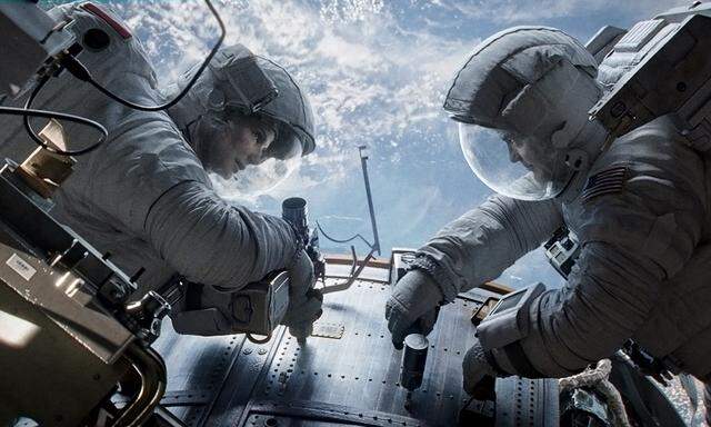 Sandra Bullock und George Clooney in „Gravity“: zwei Menschen in 3-D, von denen am Ende einer übrig bleiben soll. Interessant verfremdet inszeniert von Regisseur Cuarón.