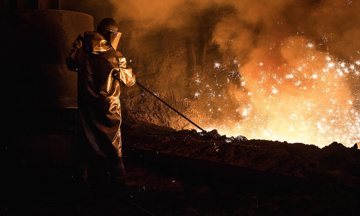 Die Metallarbeiter in Österreich streiken. 