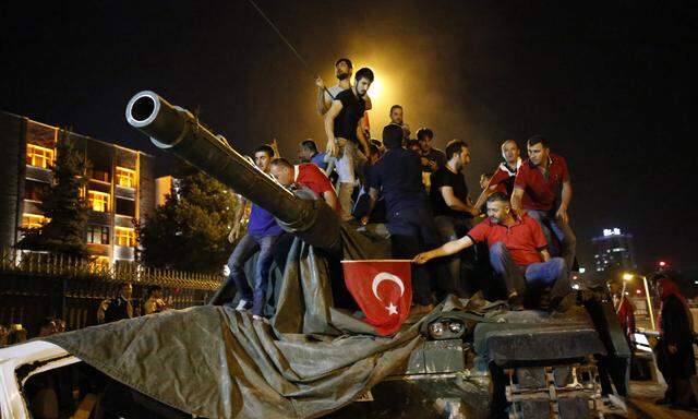 Vor drei Jahren schlug die Türkei einen Putschversuch nieder. Der Jubel wich jedoch bald einer bedrückten Stimmung infolge der Repression der Regierung. 